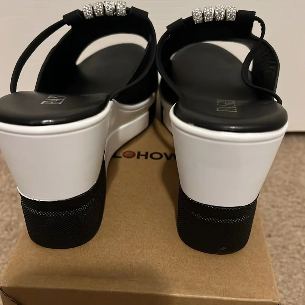 NWOT Women’s Black Wedge Sandals